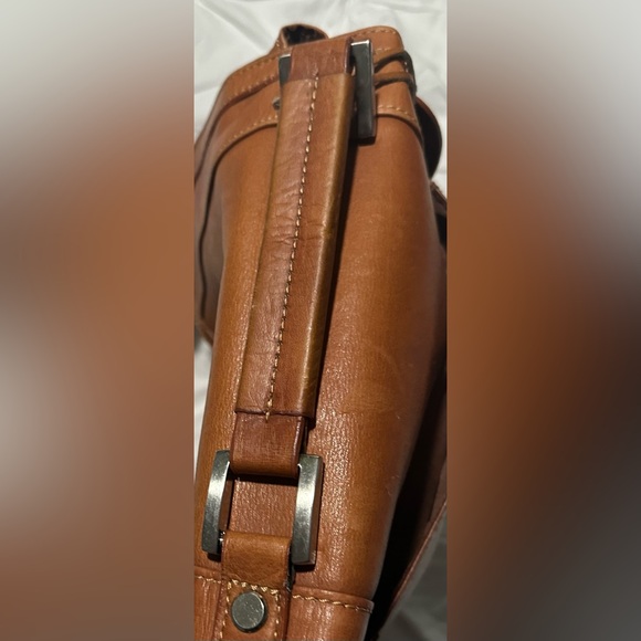 Wilsons Leather Vacqueta Single Lock Leather Tablet Bag - Picture 6 of 13